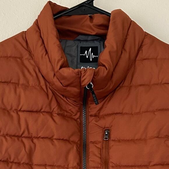 Pulse Full-Zip Puffer Vest in Rust Quilted Vest - Picture 4 of 13